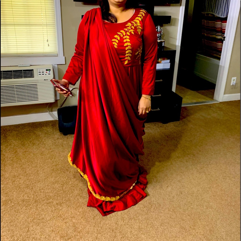 Silk warp gown size xxl good candition. One time used.